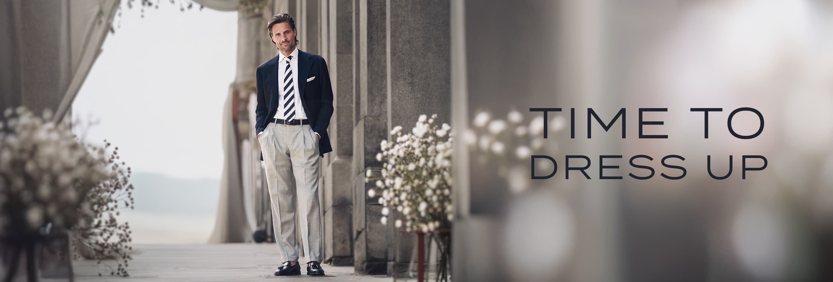 Time to dress up – wenn aus Momenten Erinnerungen werden. Feiern Sie stilvoll – mit Hosen, die jeden Augenblick begleiten.